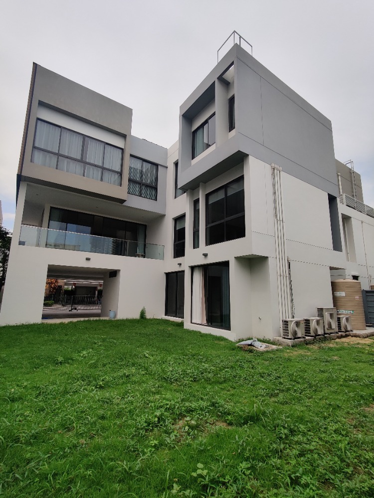 ให้เช่าบ้านพระราม 9 เพชรบุรีตัดใหม่ RCA : House Parc Priva for rent