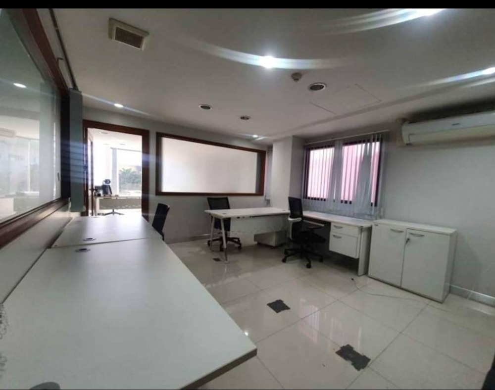 ให้เช่าสำนักงานพระราม 9 เพชรบุรีตัดใหม่ RCA : Office for Rent การันตี SAFE Approved 110 sqm fully furnished  