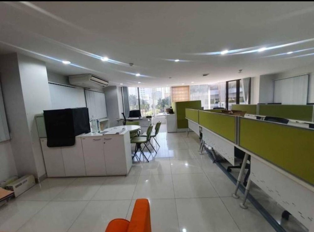 ให้เช่าสำนักงานพระราม 9 เพชรบุรีตัดใหม่ RCA : Office for Rent การันตี SAFE Approved 110 sqm fully furnished  