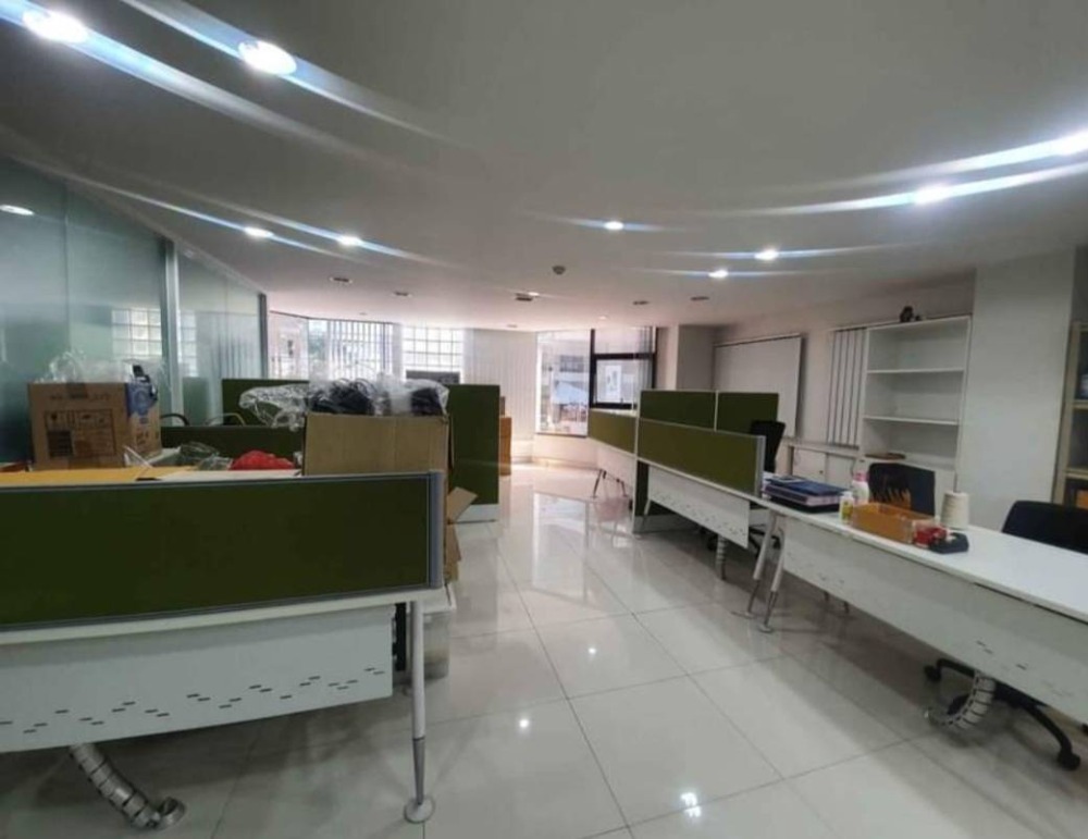 ให้เช่าสำนักงานพระราม 9 เพชรบุรีตัดใหม่ RCA : Office for Rent การันตี SAFE Approved 110 sqm fully furnished  
