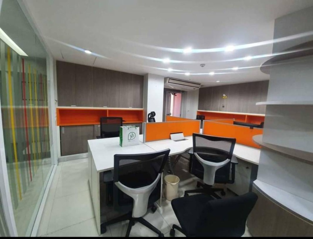 ให้เช่าสำนักงานพระราม 9 เพชรบุรีตัดใหม่ RCA : Office for Rent การันตี SAFE Approved 110 sqm fully furnished  