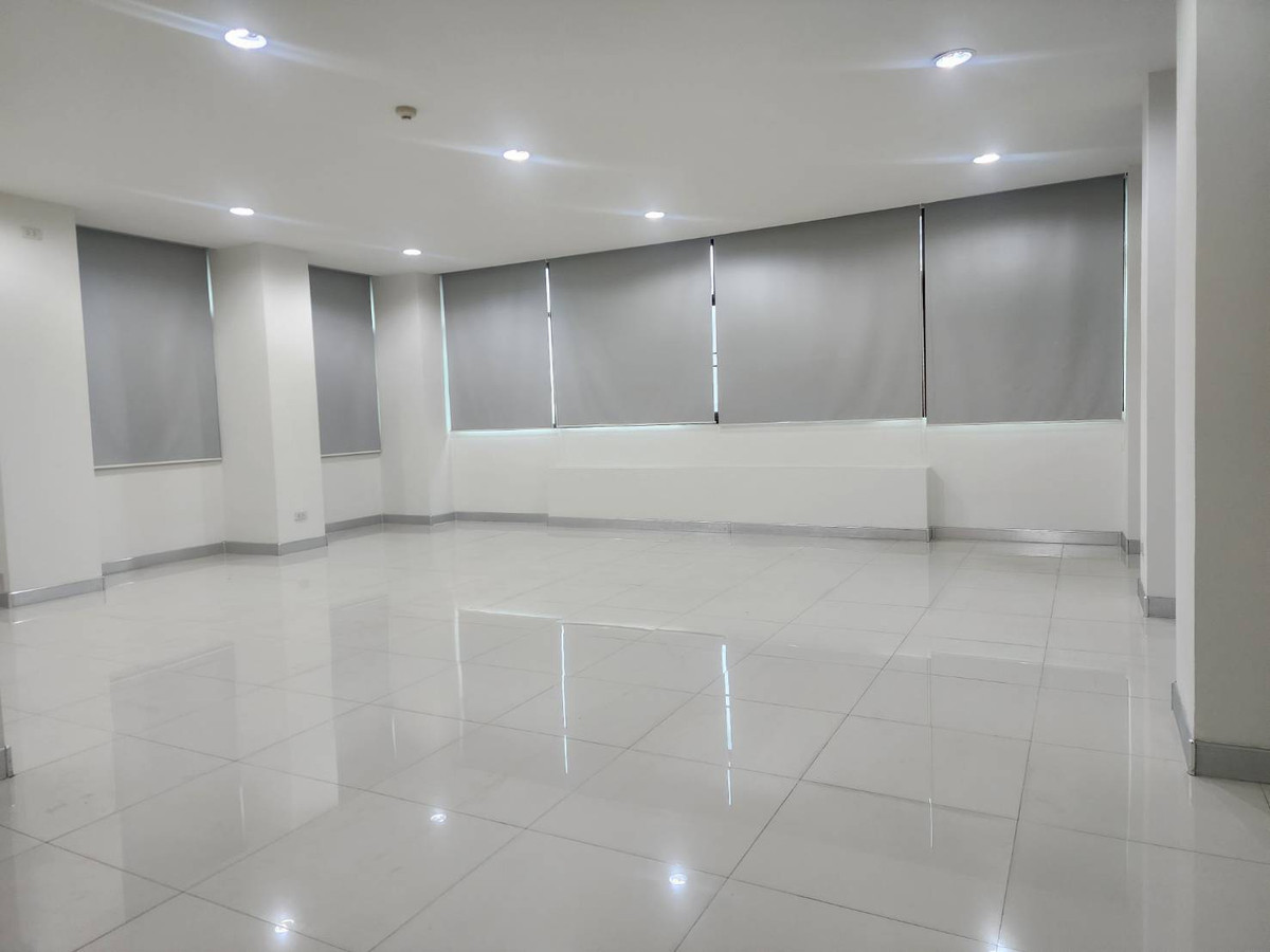 ให้เช่าสำนักงานพระราม 9 เพชรบุรีตัดใหม่ RCA : Office for Rent การันตี SAFE Approved 110 sqm fully furnished  