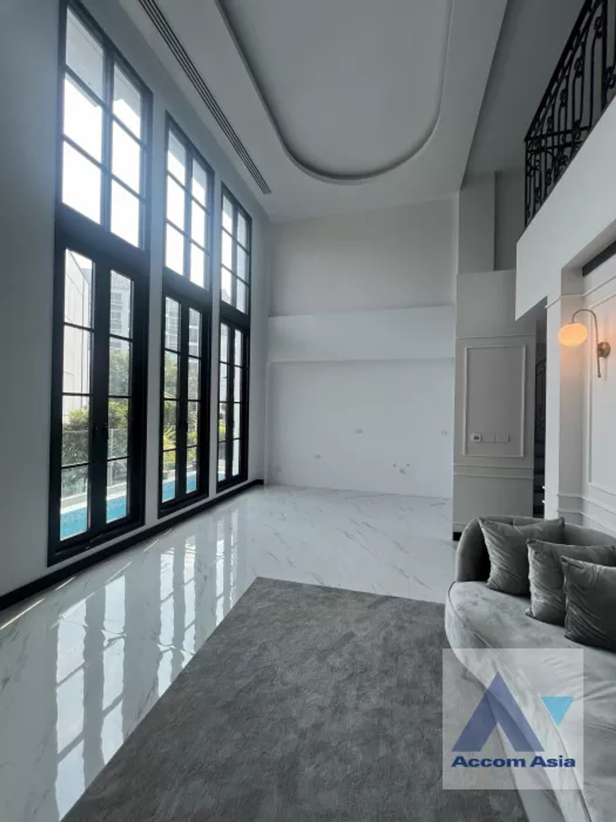 For RentHouseSukhumvit, Asoke, Thonglor : 🔼AccomA🔽 Home Office, Private Swimming Pool 4 Bedrooms House for Rent in Sukhumvit, Bangkok near BTS Ekkamai - BTS Phra khanong at House in compound (AA39564)