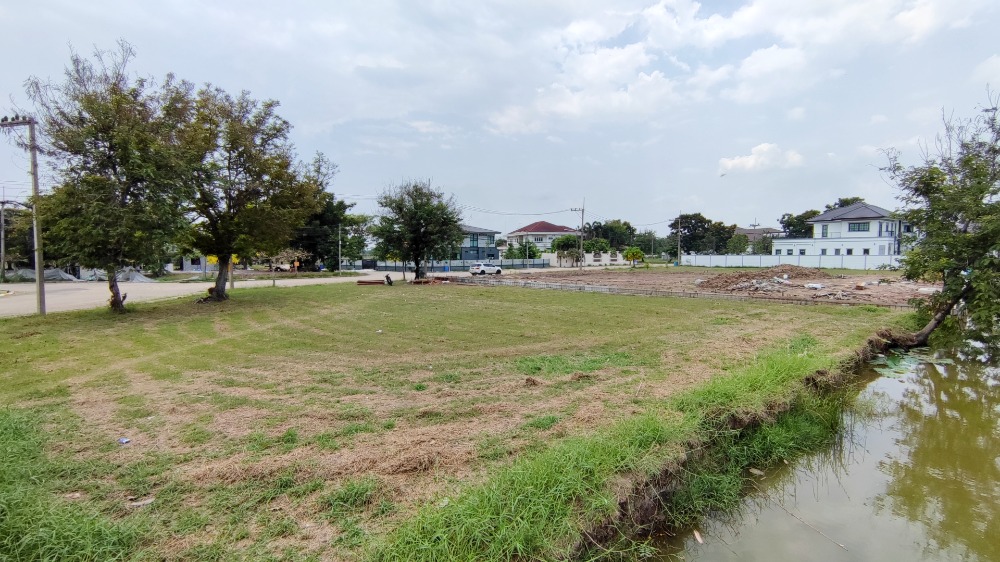 ขายที่ดินปทุมธานี รังสิต ธรรมศาสตร์ : ขาย ที่ดิน 282 ตร.วา หมู่บ้าน เดอะลากูน 1-2 สามโคก ปทุมธานี ทำเลสวย แปลงมุม ติดถนน 2 ด้าน และทะลสาบ