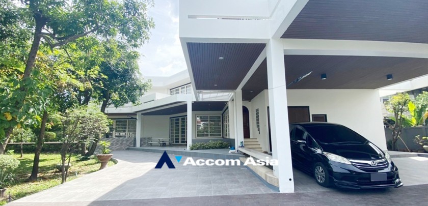 For RentHouseSukhumvit, Asoke, Thonglor : 🔼AccomA🔽 Home Office, Garden, Huge Terrace 4 Beds House for Rent in Sukhumvit, BTS Phra khanong