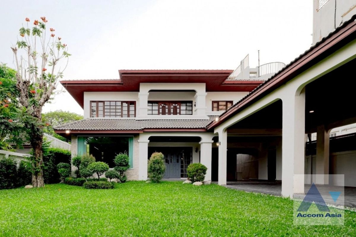 ขายบ้านอ่อนนุช อุดมสุข :  🔼AccomA🔽5 Bedrooms House for Sale and Rent in Sukhumvit, Bangkok near BTS Punnawithi (AA43488)