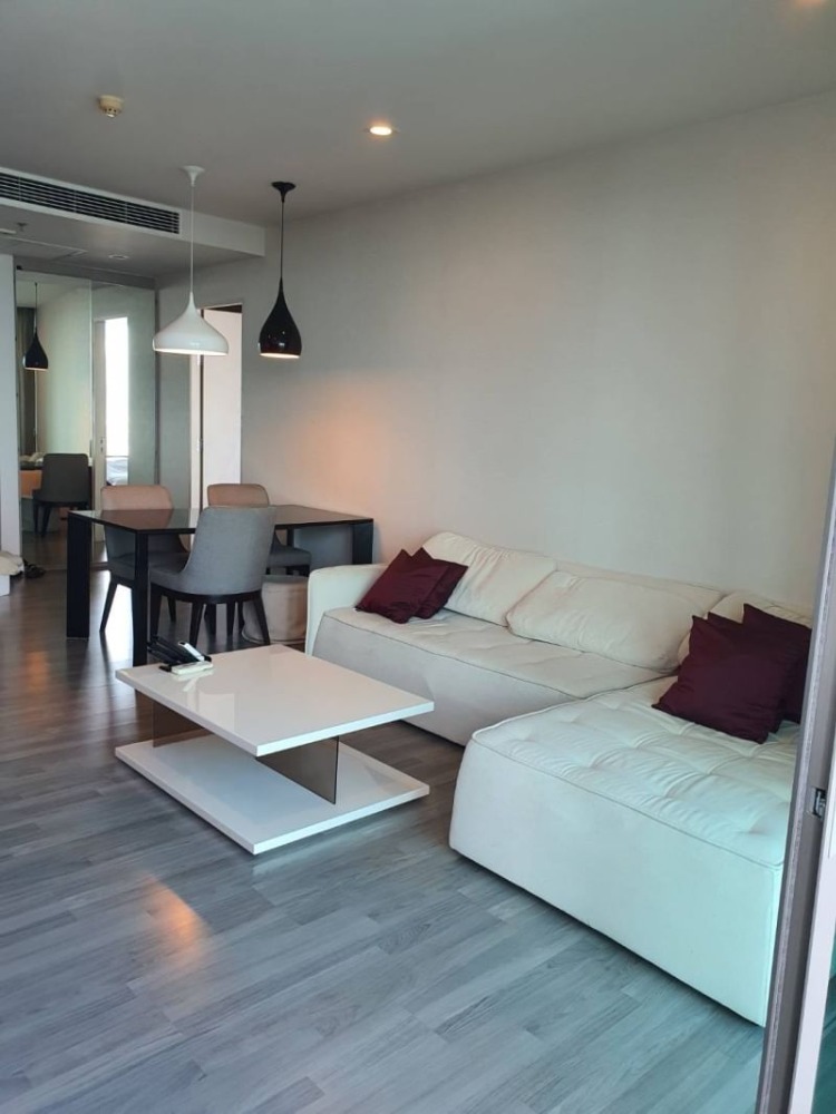 For RentCondoWongwianyai, Charoennakor : FOR The Room BTS Wongwianyai (วิวระเบียงฝั่งรถไฟฟ้า) Unit 44/202