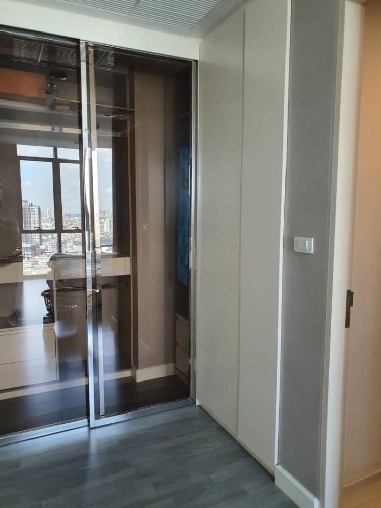 For RentCondoWongwianyai, Charoennakor : FOR The Room BTS Wongwianyai (วิวระเบียงฝั่งรถไฟฟ้า) Unit 44/202