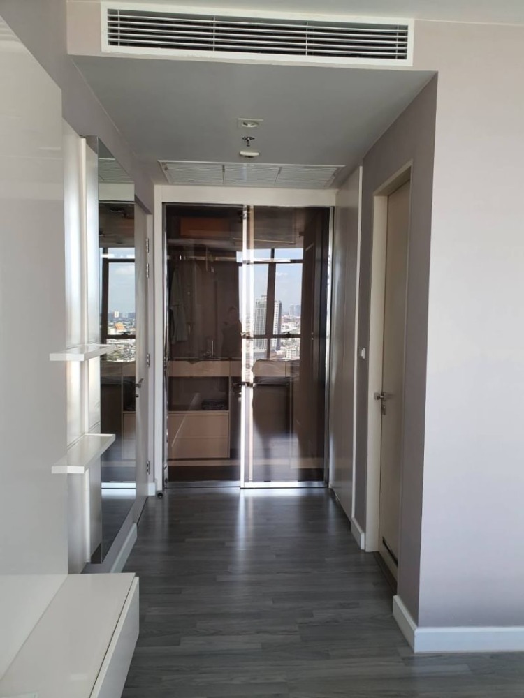 For RentCondoWongwianyai, Charoennakor : FOR The Room BTS Wongwianyai (วิวระเบียงฝั่งรถไฟฟ้า) Unit 44/202