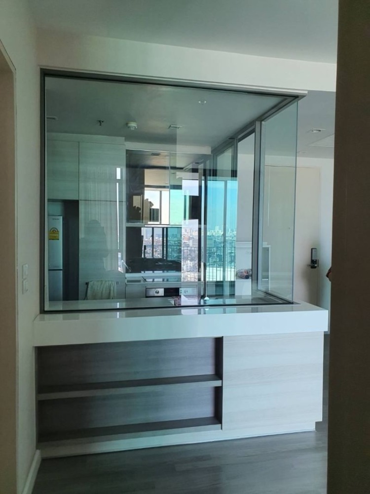 For RentCondoWongwianyai, Charoennakor : FOR The Room BTS Wongwianyai (วิวระเบียงฝั่งรถไฟฟ้า) Unit 44/202