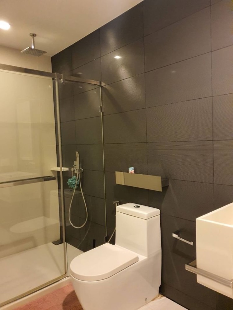 For RentCondoWongwianyai, Charoennakor : FOR The Room BTS Wongwianyai (วิวระเบียงฝั่งรถไฟฟ้า) Unit 44/202