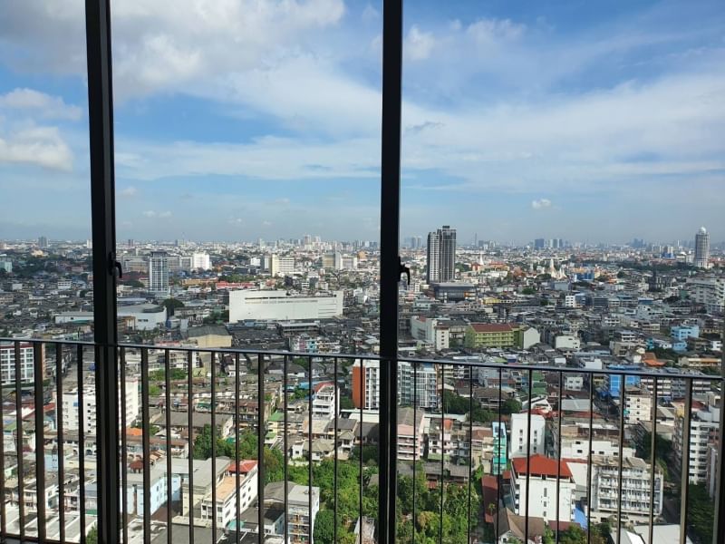 For RentCondoWongwianyai, Charoennakor : FOR The Room BTS Wongwianyai (วิวระเบียงฝั่งรถไฟฟ้า) Unit 44/202