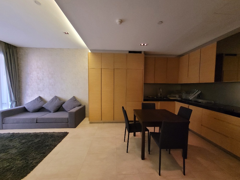 For RentCondoSilom, Saladaeng, Bangrak : Good and cheap price Saladaeng Residence For Rent, 1 Bedroom 1 Bathroom,