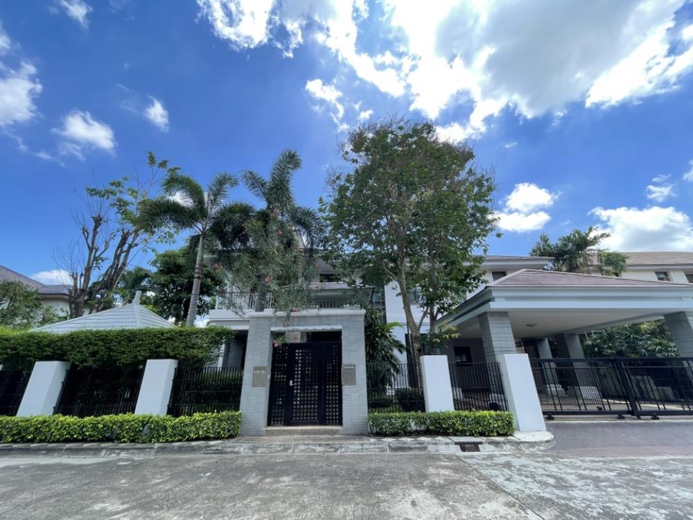 For RentHousePattanakan, Srinakarin : The big house is very shady. Special rental price‼️‼️ Narasiri Phatthanakan-Srinakarin ‼️ Shady, nice to live in, the front of the house faces north, not hot.