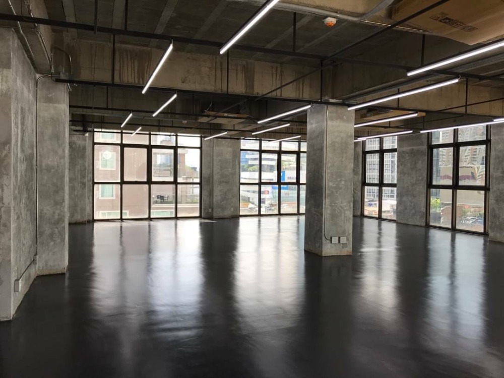 For RentOfficeSukhumvit, Asoke, Thonglor : OFFICE SPACE FOR RENT PETERSON Building