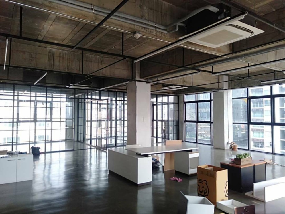 For RentOfficeSukhumvit, Asoke, Thonglor : OFFICE SPACE FOR RENT PETERSON Building