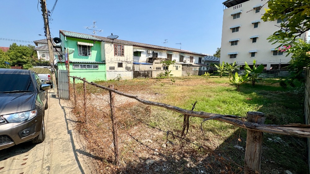 ขายที่ดินวิภาวดี ดอนเมือง หลักสี่ : ขายที่ดินสวยมาก ล้อมรั้วและถมดินแล้ว 140 ตารางวา สี่เหลื่ยมผืนผ้า ดอนเมือง ถนนสรงประภา ซอยสรณคมน์ 20 แยก 8