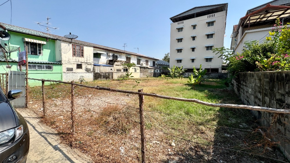 ขายที่ดินวิภาวดี ดอนเมือง หลักสี่ : ขายที่ดินสวยมาก ล้อมรั้วและถมดินแล้ว 140 ตารางวา สี่เหลื่ยมผืนผ้า ดอนเมือง ถนนสรงประภา ซอยสรณคมน์ 20 แยก 8