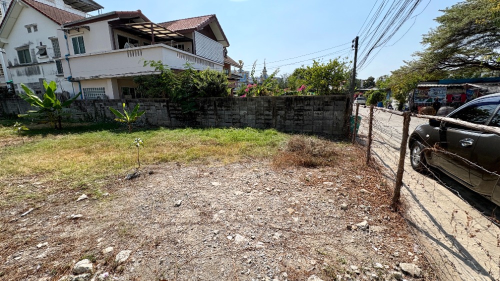 ขายที่ดินวิภาวดี ดอนเมือง หลักสี่ : ขายที่ดินสวยมาก ล้อมรั้วและถมดินแล้ว 140 ตารางวา สี่เหลื่ยมผืนผ้า ดอนเมือง ถนนสรงประภา ซอยสรณคมน์ 20 แยก 8