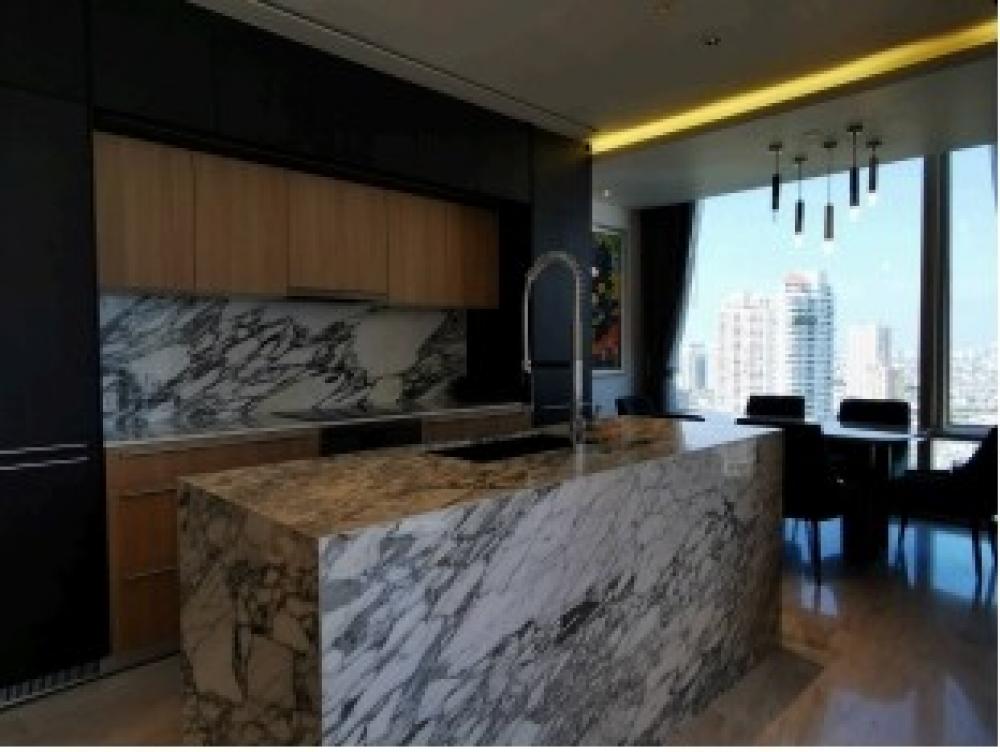 ขายคอนโดสาทร นราธิวาส : Four season private residence