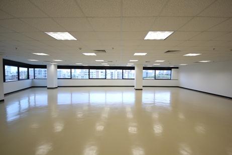 For RentOfficeRatchadapisek, Huaikwang, Suttisan : Office space rental Olympia Thai Plaza Located next to the MRT, Ratchadaphisek Station, 2nd floor, area 58 sq.m., rental 45,240 baht/month