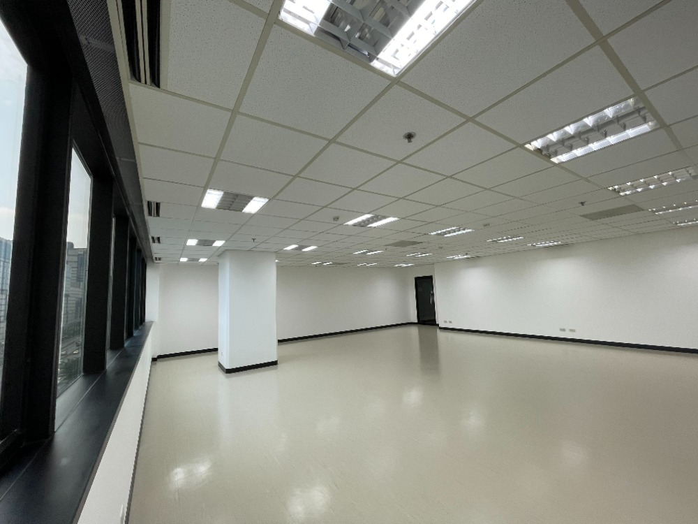 For RentOfficeRatchadapisek, Huaikwang, Suttisan : Office space rental Olympia Thai Plaza Located next to the MRT, Ratchadaphisek Station, 2nd floor, area 58 sq.m., rental 45,240 baht/month