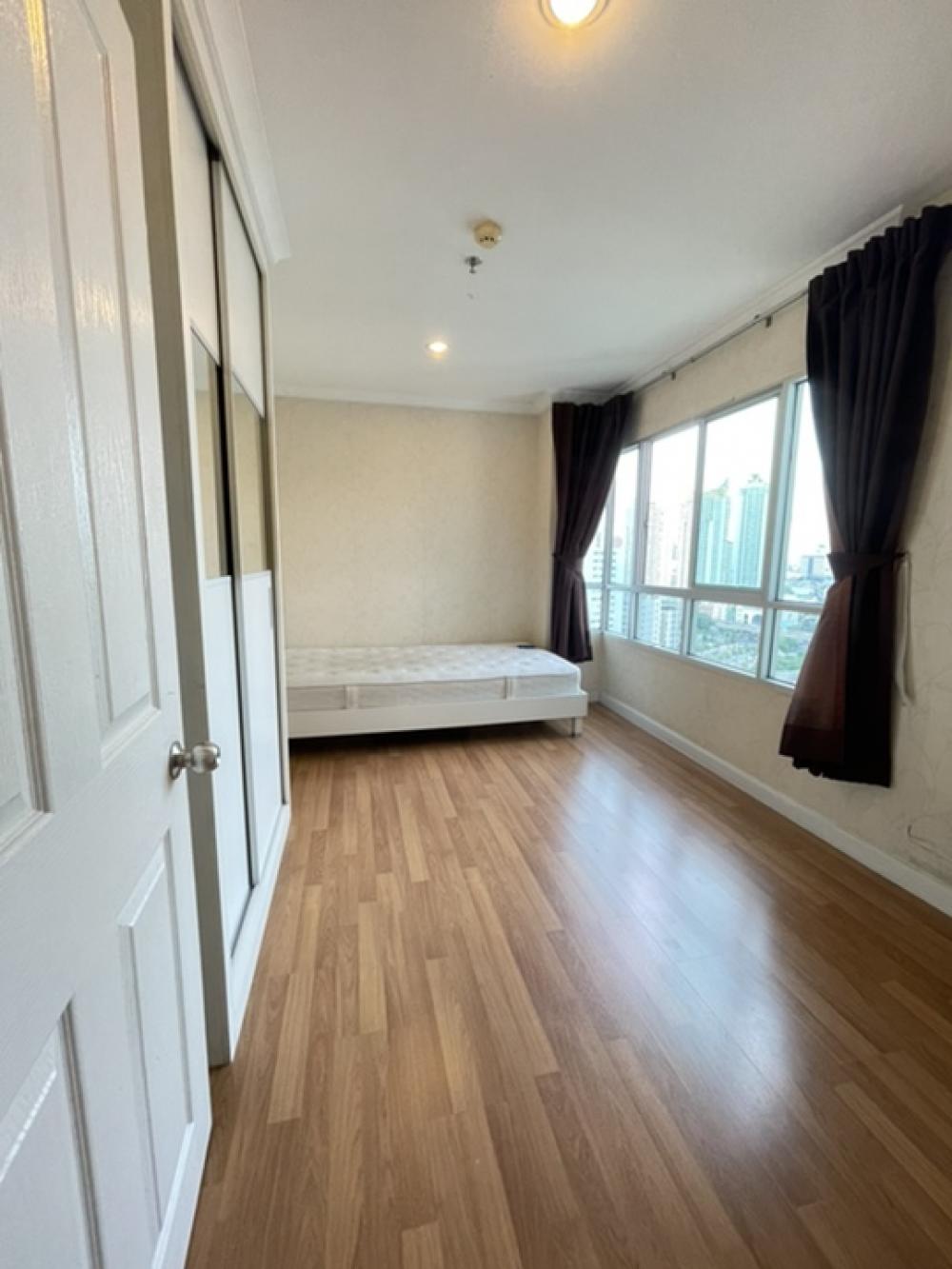 ให้เช่าคอนโดพระราม 9 เพชรบุรีตัดใหม่ RCA : ให้เช่า คอนโด ลุมพินี เพลส พระราม 9-รัชดา LUMPINI PLACE พระราม 9 – รัชดา  ใกล้รถไฟฟ้า MRT พระราม 9 ใกล้แยกอสมท. ตึก C ชั้น 17ห้องขนาด 70 ตรม.2 ห้องนอน 2 ห้องน้ำ ห้องรับแขก ห้องครัวห้องครัวตกแต่งใหม่ เครื่องใช้ไฟฟ้า ตู้เย็นทีวีเตียงพร้อมที่นอนเครื่องซักผ้า