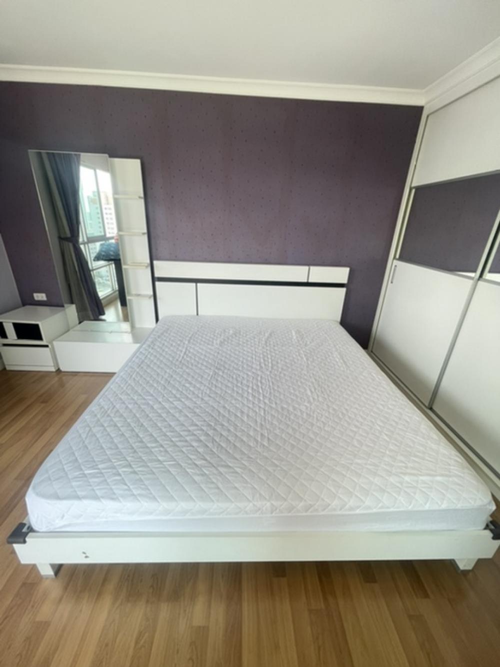 ให้เช่าคอนโดพระราม 9 เพชรบุรีตัดใหม่ RCA : ให้เช่า คอนโด ลุมพินี เพลส พระราม 9-รัชดา LUMPINI PLACE พระราม 9 – รัชดา  ใกล้รถไฟฟ้า MRT พระราม 9 ใกล้แยกอสมท. ตึก C ชั้น 17ห้องขนาด 70 ตรม.2 ห้องนอน 2 ห้องน้ำ ห้องรับแขก ห้องครัวห้องครัวตกแต่งใหม่ เครื่องใช้ไฟฟ้า ตู้เย็นทีวีเตียงพร้อมที่นอนเครื่องซักผ้า