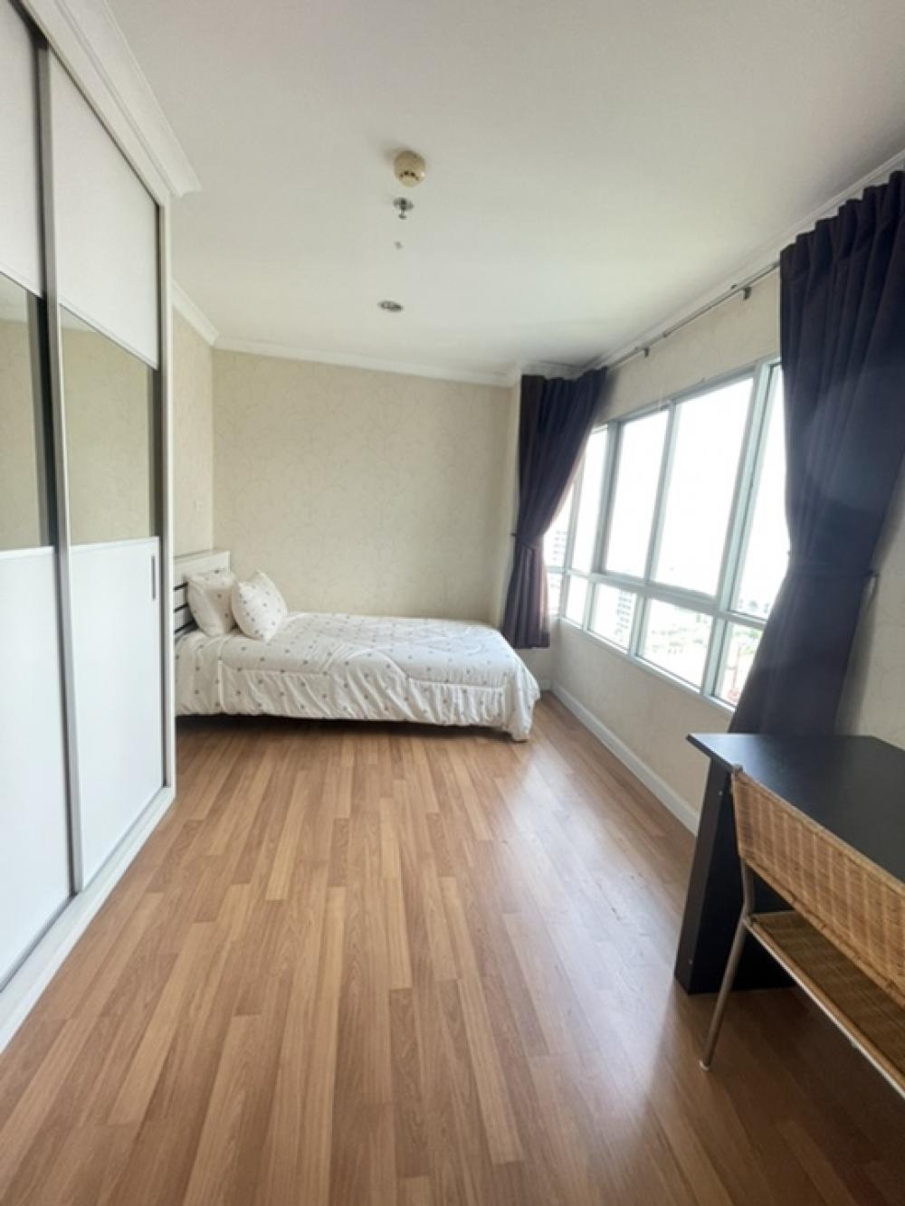 ให้เช่าคอนโดพระราม 9 เพชรบุรีตัดใหม่ RCA : ให้เช่า คอนโด ลุมพินี เพลส พระราม 9-รัชดา LUMPINI PLACE พระราม 9 – รัชดา  ใกล้รถไฟฟ้า MRT พระราม 9 ใกล้แยกอสมท. ตึก C ชั้น 17ห้องขนาด 70 ตรม.2 ห้องนอน 2 ห้องน้ำ ห้องรับแขก ห้องครัวห้องครัวตกแต่งใหม่ เครื่องใช้ไฟฟ้า ตู้เย็นทีวีเตียงพร้อมที่นอนเครื่องซักผ้า