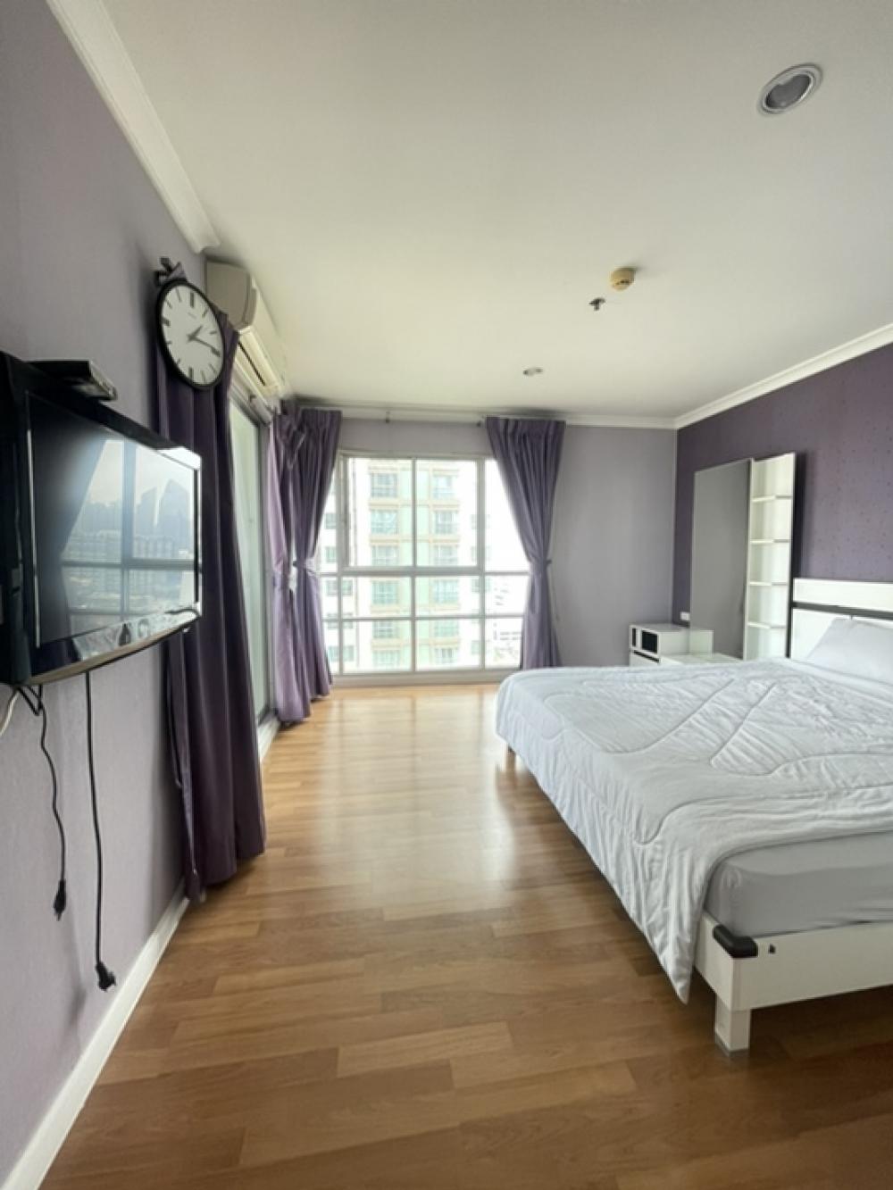 ให้เช่าคอนโดพระราม 9 เพชรบุรีตัดใหม่ RCA : ให้เช่า คอนโด ลุมพินี เพลส พระราม 9-รัชดา LUMPINI PLACE พระราม 9 – รัชดา  ใกล้รถไฟฟ้า MRT พระราม 9 ใกล้แยกอสมท. ตึก C ชั้น 17ห้องขนาด 70 ตรม.2 ห้องนอน 2 ห้องน้ำ ห้องรับแขก ห้องครัวห้องครัวตกแต่งใหม่ เครื่องใช้ไฟฟ้า ตู้เย็นทีวีเตียงพร้อมที่นอนเครื่องซักผ้า