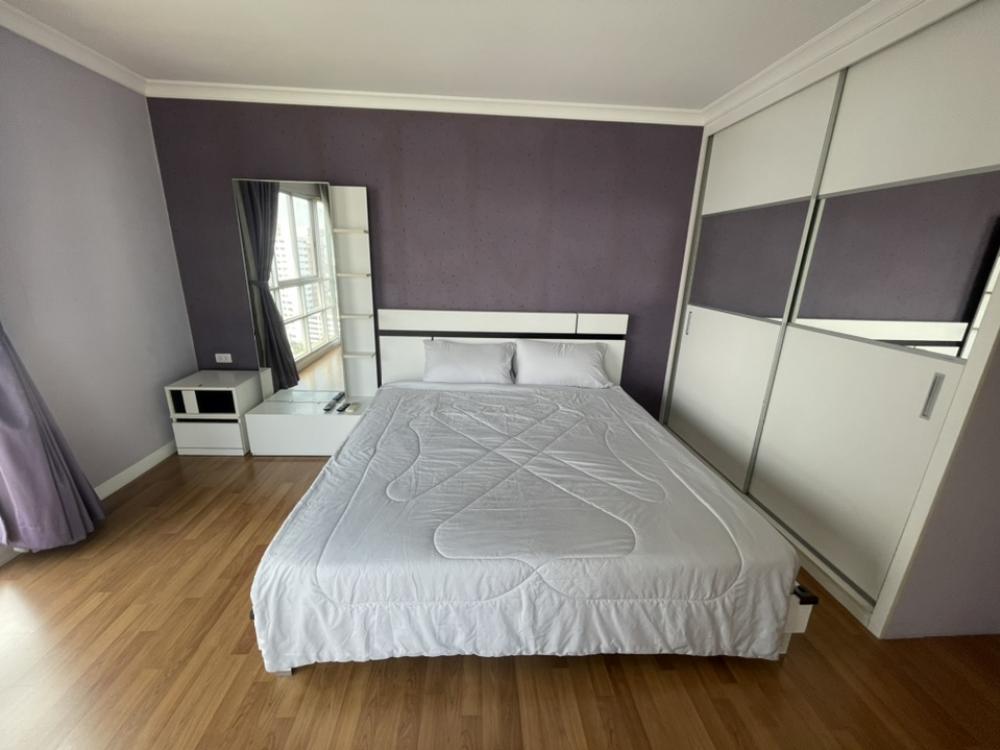 ให้เช่าคอนโดพระราม 9 เพชรบุรีตัดใหม่ RCA : ให้เช่า คอนโด ลุมพินี เพลส พระราม 9-รัชดา LUMPINI PLACE พระราม 9 – รัชดา  ใกล้รถไฟฟ้า MRT พระราม 9 ใกล้แยกอสมท. ตึก C ชั้น 17ห้องขนาด 70 ตรม.2 ห้องนอน 2 ห้องน้ำ ห้องรับแขก ห้องครัวห้องครัวตกแต่งใหม่ เครื่องใช้ไฟฟ้า ตู้เย็นทีวีเตียงพร้อมที่นอนเครื่องซักผ้า