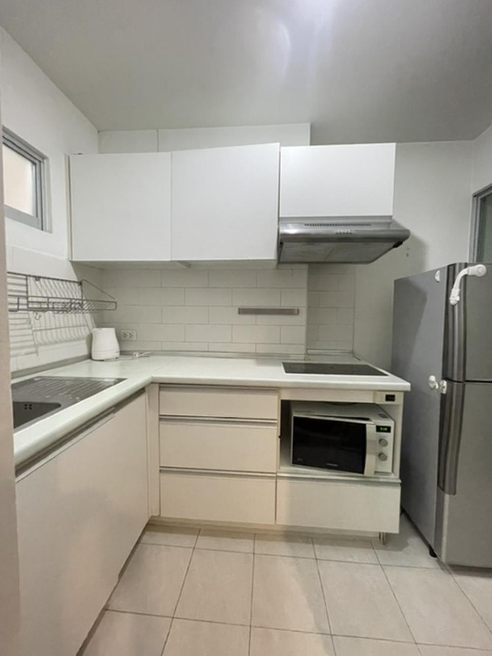 ให้เช่าคอนโดพระราม 9 เพชรบุรีตัดใหม่ RCA : ให้เช่า คอนโด ลุมพินี เพลส พระราม 9-รัชดา LUMPINI PLACE พระราม 9 – รัชดา  ใกล้รถไฟฟ้า MRT พระราม 9 ใกล้แยกอสมท. ตึก C ชั้น 17ห้องขนาด 70 ตรม.2 ห้องนอน 2 ห้องน้ำ ห้องรับแขก ห้องครัวห้องครัวตกแต่งใหม่ เครื่องใช้ไฟฟ้า ตู้เย็นทีวีเตียงพร้อมที่นอนเครื่องซักผ้า