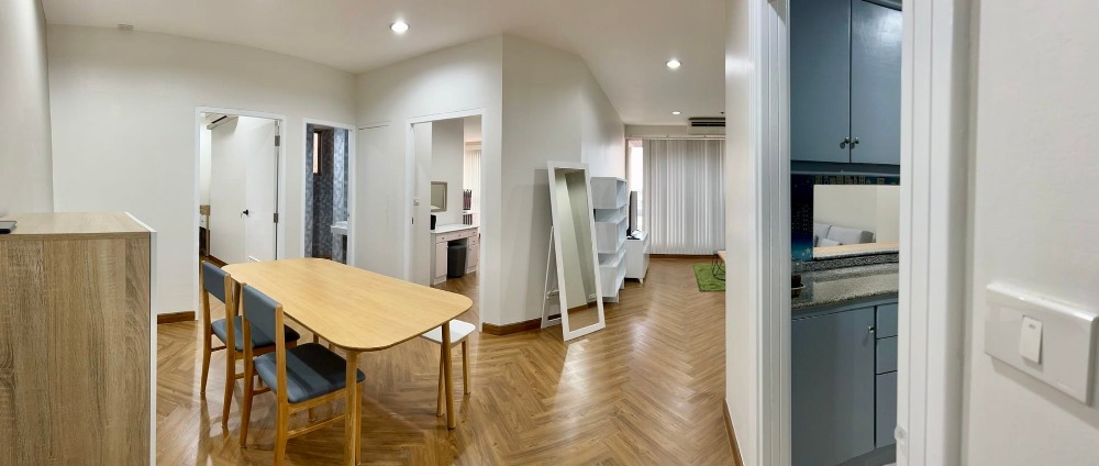 For RentCondoRatchathewi,Phayathai : Rent Pathumwan resort, condo near BTS Phaya Thai, completely newly decorated, fully furnished, complete with electrical appliances.