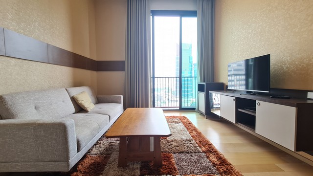 For RentCondoAri,Anusaowaree : NOBLE RE:D Condo is a 23-storey high-rise condo, full view, near BTS Ari.