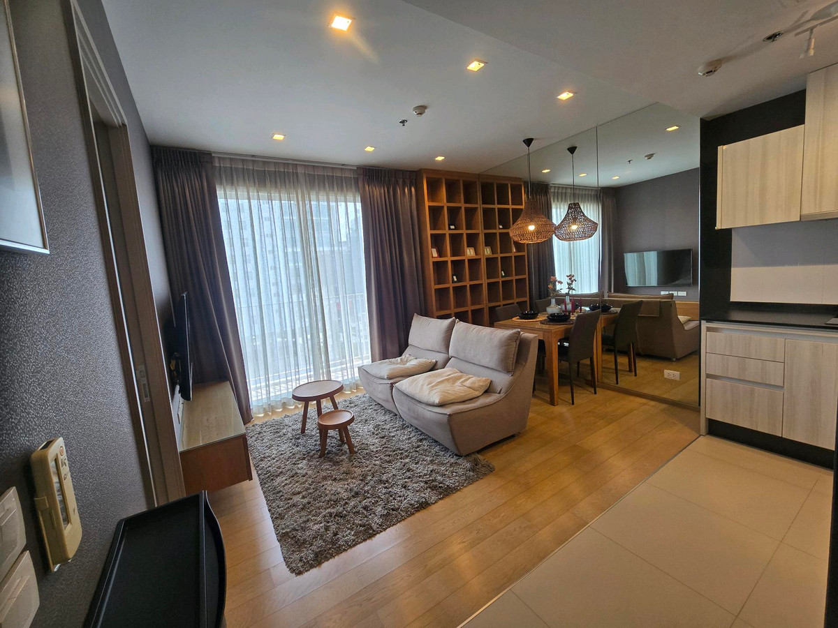 ขายคอนโดสุขุมวิท อโศก ทองหล่อ : คอนโด HQ ทองหล่อ ตกแต่งเรียบหรู พื้นที่ 43.55 ตรม. ชั้น18 ฟังก์ชั่นลงตัว ปรับลดราคาพิเศษ 