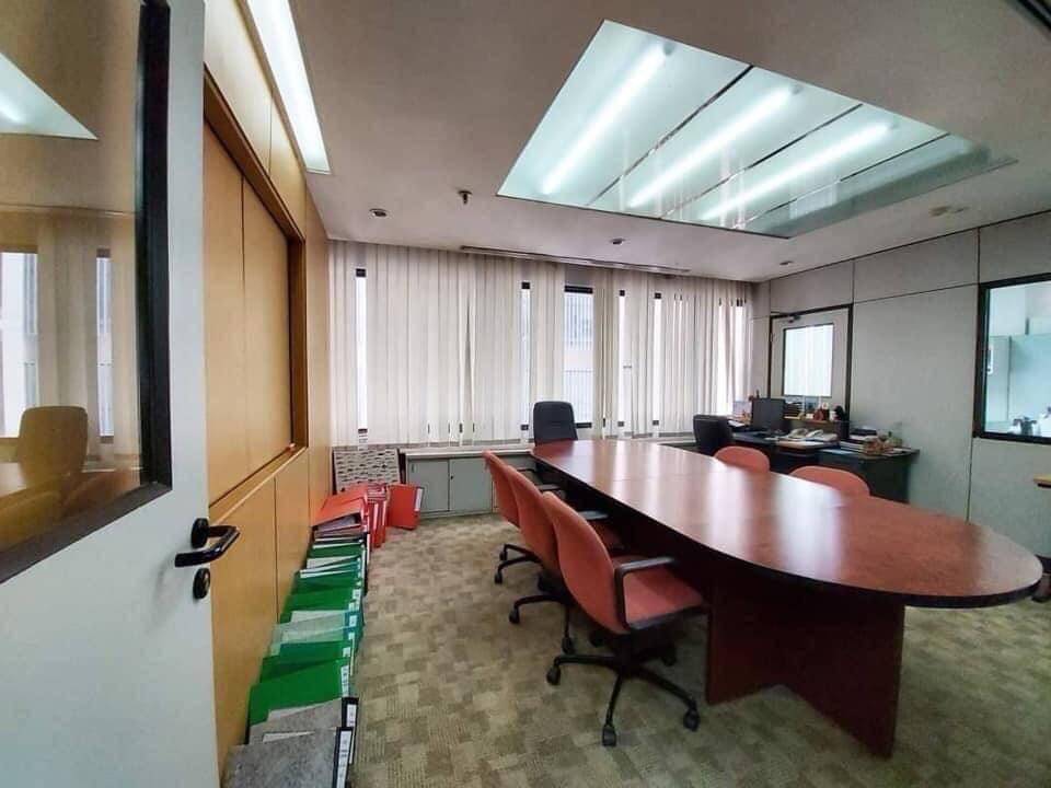 For RentOfficeSukhumvit, Asoke, Thonglor : Office space for rent  Ocean Tower 2, near BTS, Asoke, 33, area of ​​210 sq.m., rental 130,000 baht per month*
