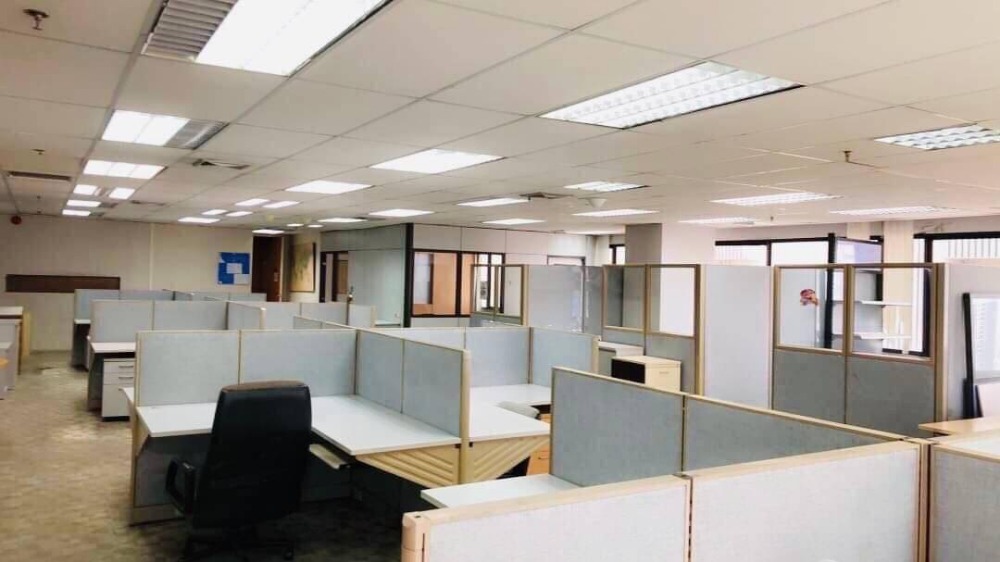 For RentOfficeSukhumvit, Asoke, Thonglor : Office space for rent  Ocean Tower 2, near BTS, Asoke, 33, area of ​​210 sq.m., rental 130,000 baht per month*