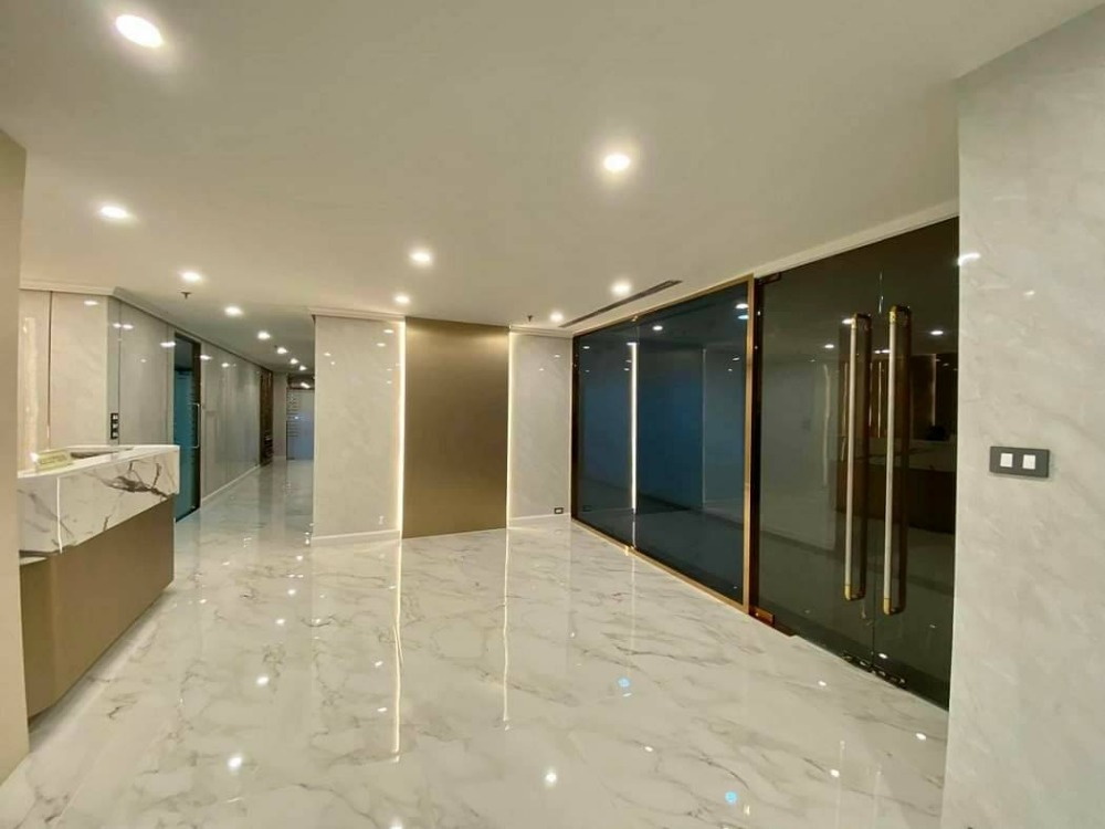 For RentOfficeSukhumvit, Asoke, Thonglor : Office space for rent  Ocean Tower 2, near BTS, Asoke, 33, area of ​​210 sq.m., rental 130,000 baht per month*