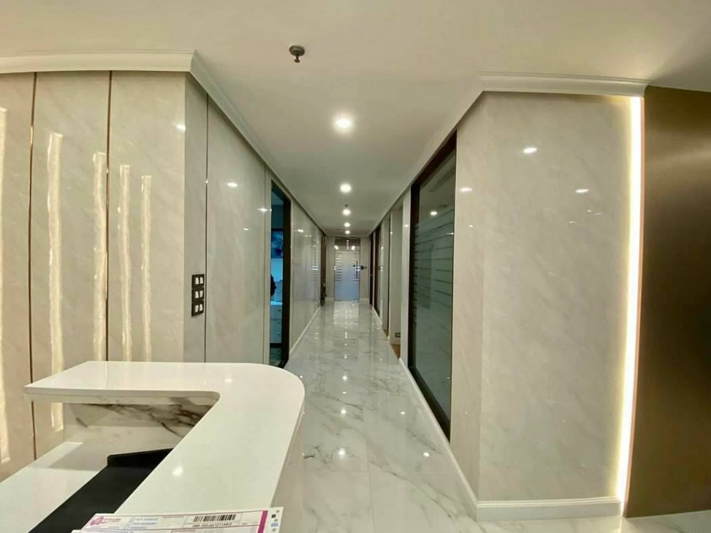 For RentOfficeSukhumvit, Asoke, Thonglor : Office space for rent  Ocean Tower 2, near BTS, Asoke, 33, area of ​​210 sq.m., rental 130,000 baht per month*