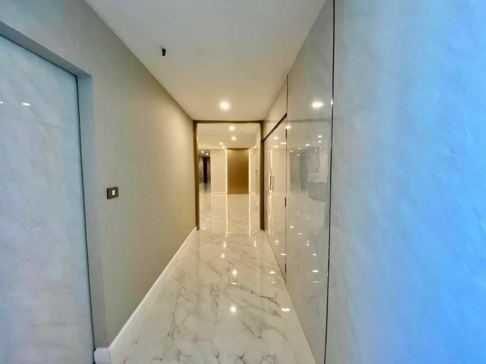 For RentOfficeSukhumvit, Asoke, Thonglor : Office space for rent  Ocean Tower 2, near BTS, Asoke, 33, area of ​​210 sq.m., rental 130,000 baht per month*