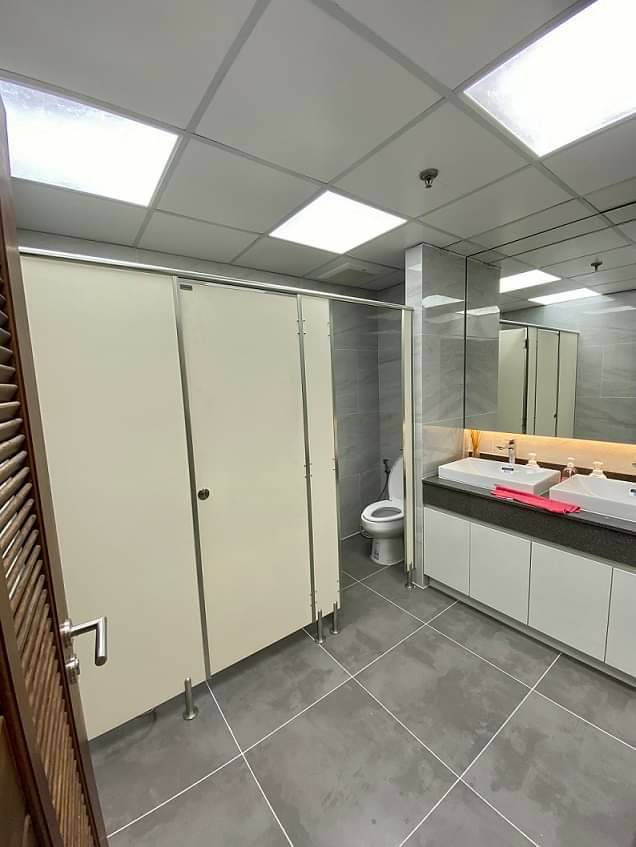 For RentOfficeSukhumvit, Asoke, Thonglor : Office space for rent  Ocean Tower 2, near BTS, Asoke, 33, area of ​​210 sq.m., rental 130,000 baht per month*