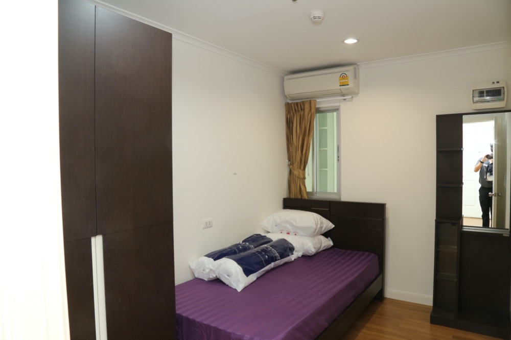 ให้เช่าคอนโดพระราม 3 สาธุประดิษฐ์ : - ให้เช่า - 2 ห้องนอน (combined) 2 ที่จอดรถ 53 ตรม ห้องสวยพร้อมอยู่ / ลุมพินีพาร์คริเวอร์ไซด์ พระราม 3