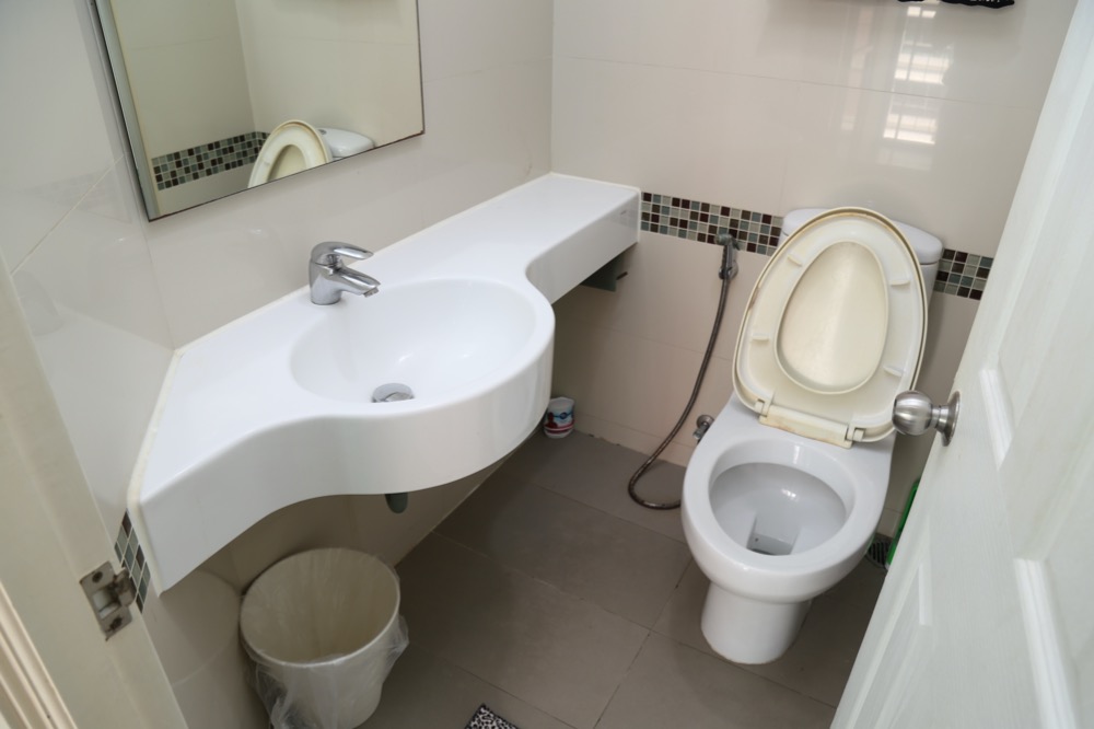 ให้เช่าคอนโดพระราม 3 สาธุประดิษฐ์ : - ให้เช่า - 2 ห้องนอน (combined) 2 ที่จอดรถ 53 ตรม ห้องสวยพร้อมอยู่ / ลุมพินีพาร์คริเวอร์ไซด์ พระราม 3