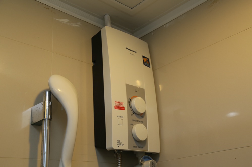 ให้เช่าคอนโดพระราม 3 สาธุประดิษฐ์ : - ให้เช่า - 2 ห้องนอน (combined) 2 ที่จอดรถ 53 ตรม ห้องสวยพร้อมอยู่ / ลุมพินีพาร์คริเวอร์ไซด์ พระราม 3