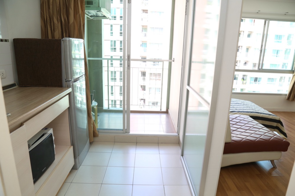 ให้เช่าคอนโดพระราม 3 สาธุประดิษฐ์ : - ให้เช่า - 2 ห้องนอน (combined) 2 ที่จอดรถ 53 ตรม ห้องสวยพร้อมอยู่ / ลุมพินีพาร์คริเวอร์ไซด์ พระราม 3