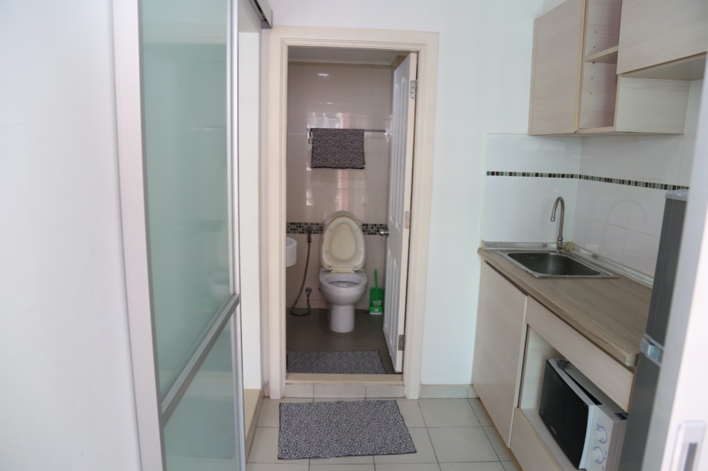 ให้เช่าคอนโดพระราม 3 สาธุประดิษฐ์ : - ให้เช่า - 2 ห้องนอน (combined) 2 ที่จอดรถ 53 ตรม ห้องสวยพร้อมอยู่ / ลุมพินีพาร์คริเวอร์ไซด์ พระราม 3