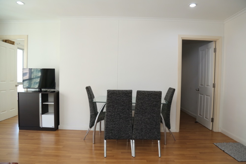 ให้เช่าคอนโดพระราม 3 สาธุประดิษฐ์ : - ให้เช่า - 2 ห้องนอน (combined) 2 ที่จอดรถ 53 ตรม ห้องสวยพร้อมอยู่ / ลุมพินีพาร์คริเวอร์ไซด์ พระราม 3