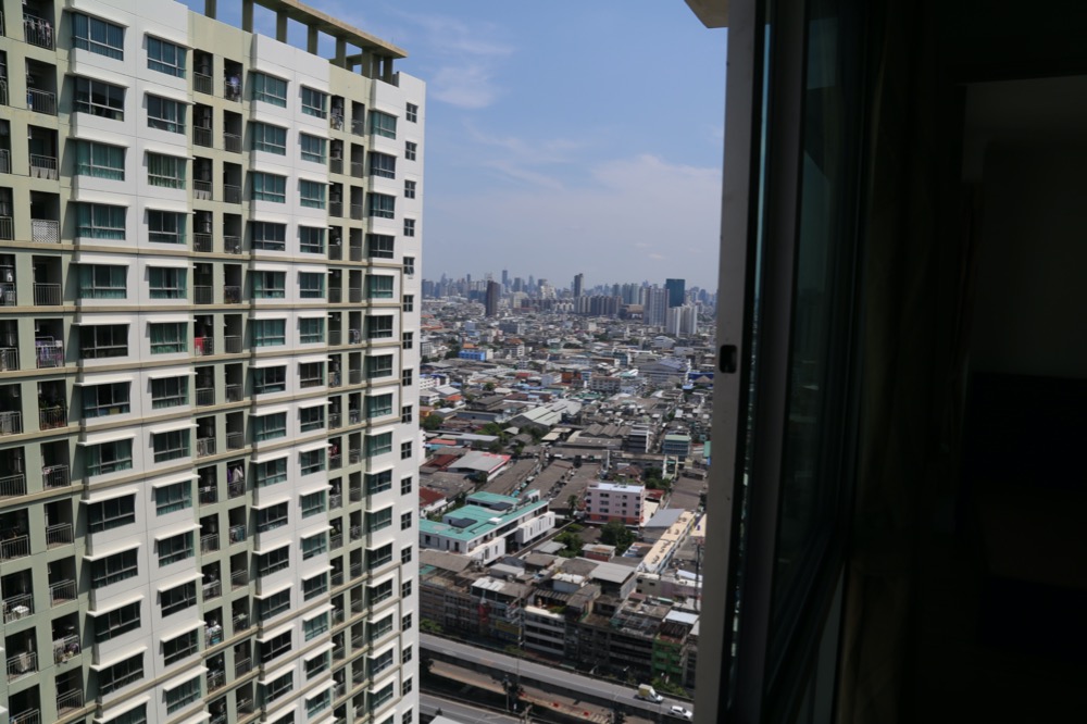 ให้เช่าคอนโดพระราม 3 สาธุประดิษฐ์ : - ให้เช่า - 2 ห้องนอน (combined) 2 ที่จอดรถ 53 ตรม ห้องสวยพร้อมอยู่ / ลุมพินีพาร์คริเวอร์ไซด์ พระราม 3