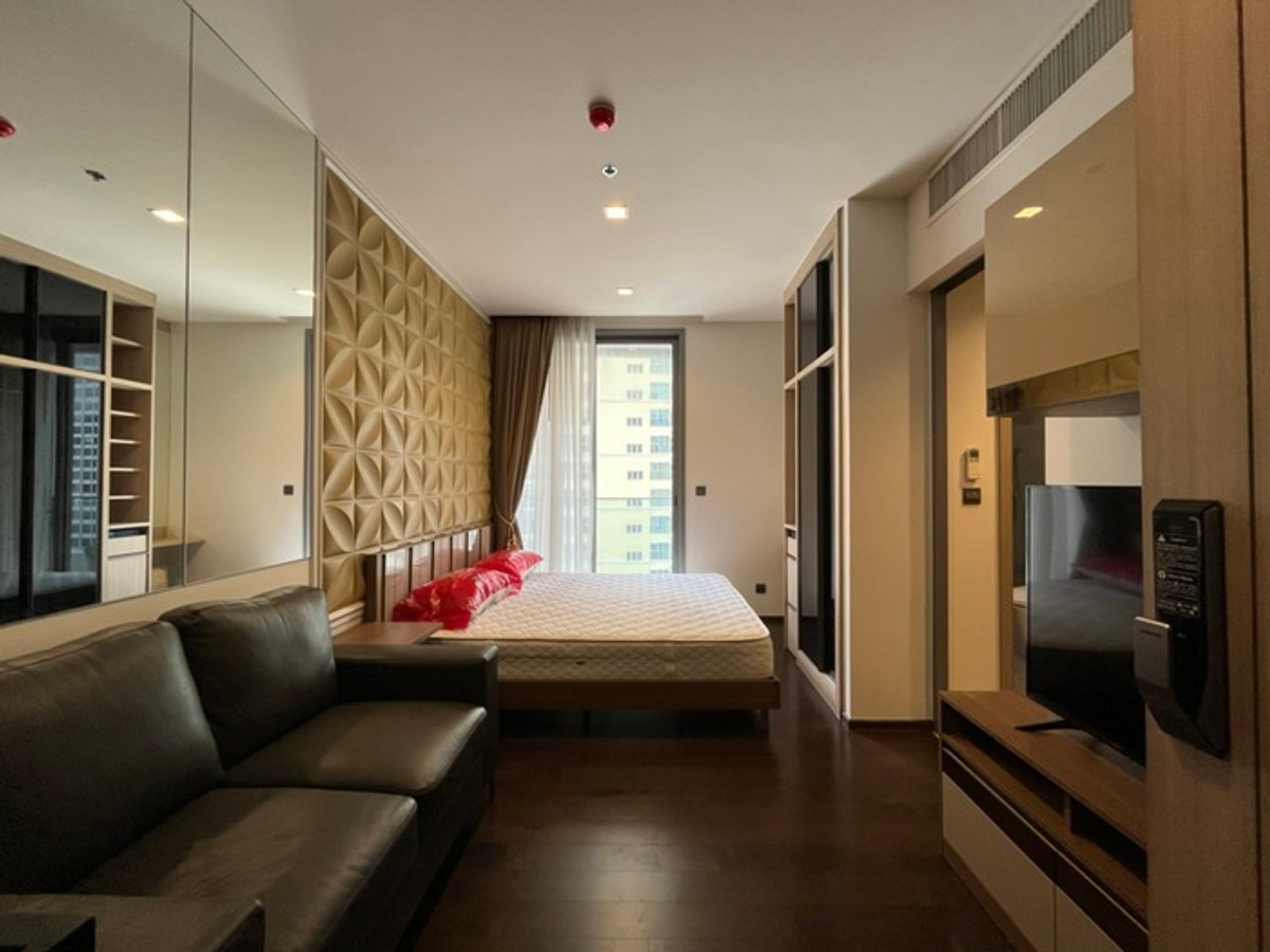 For SaleCondoRatchathewi,Phayathai : 📢📢For Rent/Sell Condo The Line Ratchathewi, luxury condo in the heart of the city, convenient transportation, near BTS Station, 28 sq.m., new room, beautiful built-in furniture + complete electrical appliances Urgent!! Only 19000 (loss of 6.25 million bah