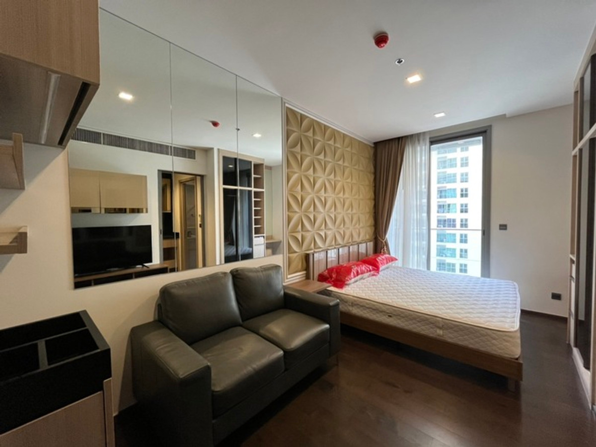 For SaleCondoRatchathewi,Phayathai : 📢📢For Rent/Sell Condo The Line Ratchathewi, luxury condo in the heart of the city, convenient transportation, near BTS Station, 28 sq.m., new room, beautiful built-in furniture + complete electrical appliances Urgent!! Only 19000 (loss of 6.25 million bah